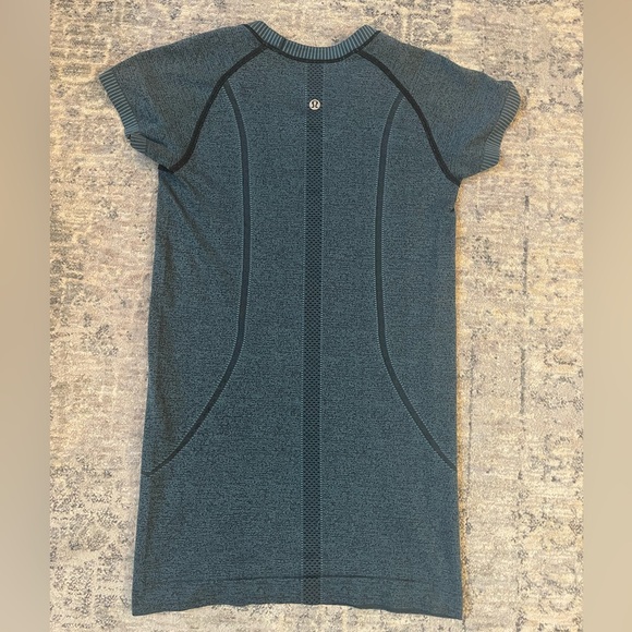 lululemon swiftly tech 2.5 size 2 - Picture 3 of 3